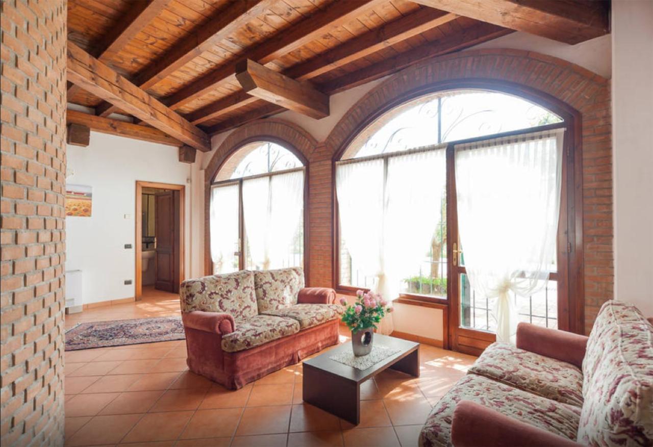 Cascina Tabachera X10 Country House Sirmione Garda Lake ポッツォレンゴ 部屋 写真