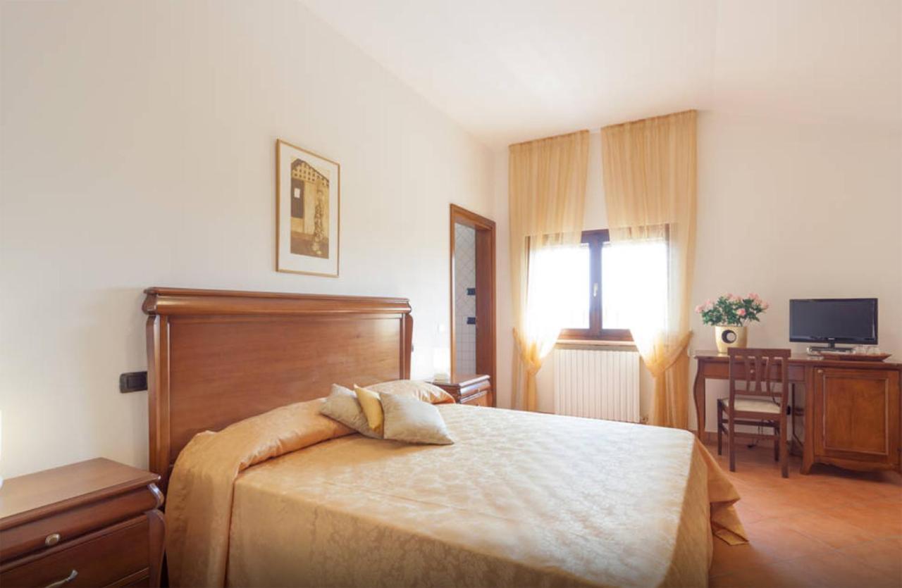 Cascina Tabachera X10 Country House Sirmione Garda Lake ポッツォレンゴ 部屋 写真